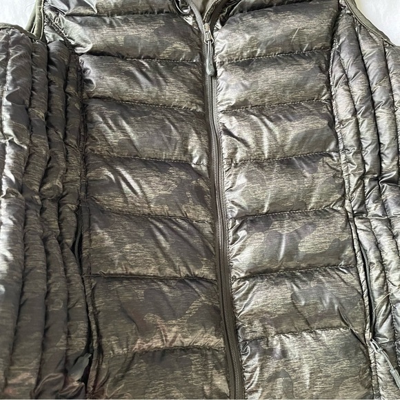 32 Degrees MEDIUM Heat Camo Puffer Vest Black Green - Picture 3 of 5